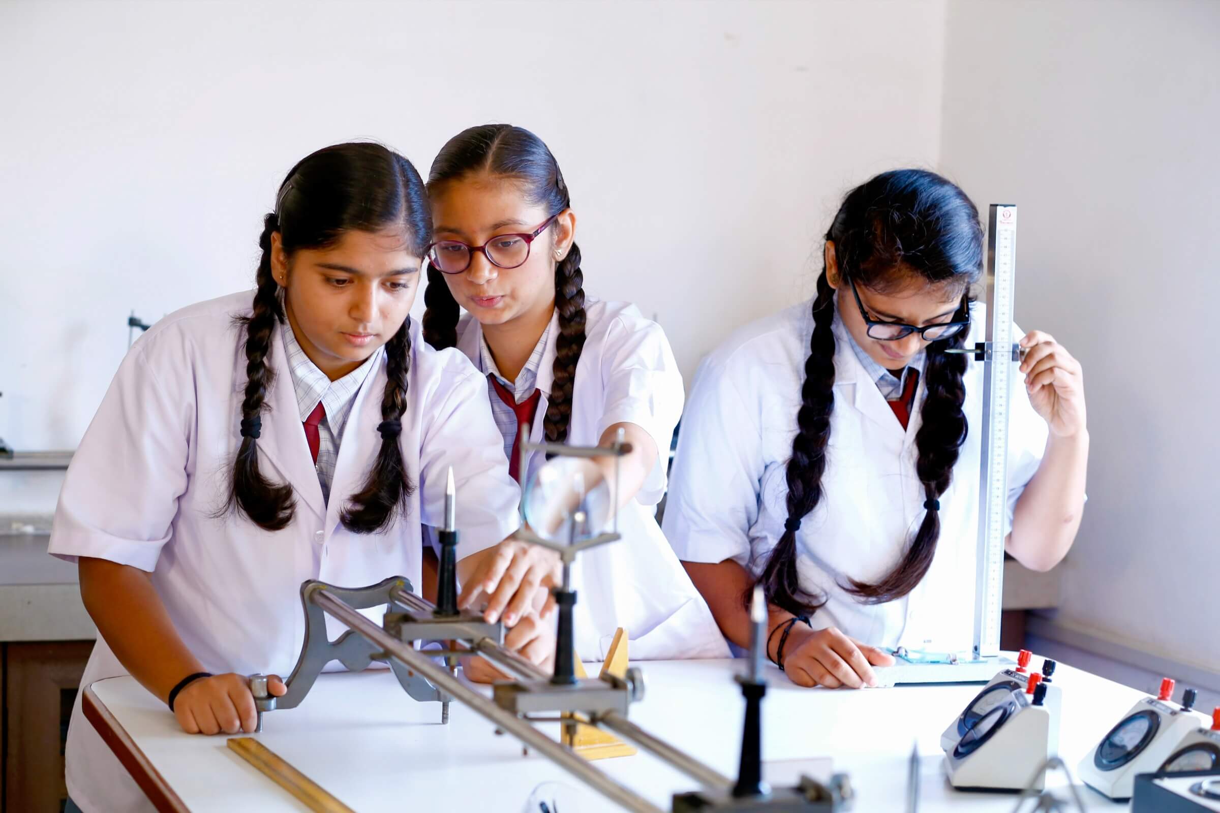 radiant_school_surat_science_labs (12)