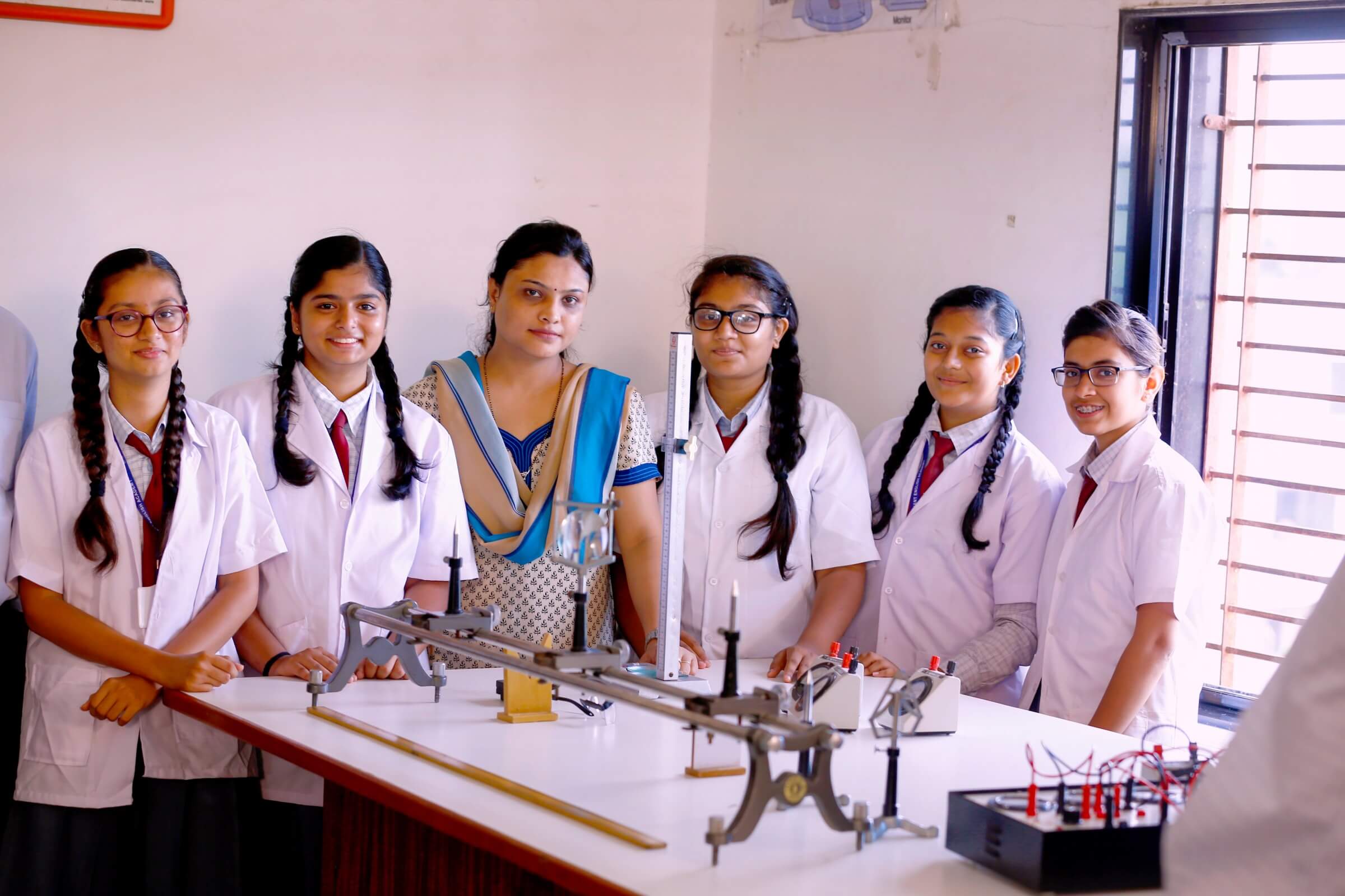 radiant_school_surat_science_labs (15)