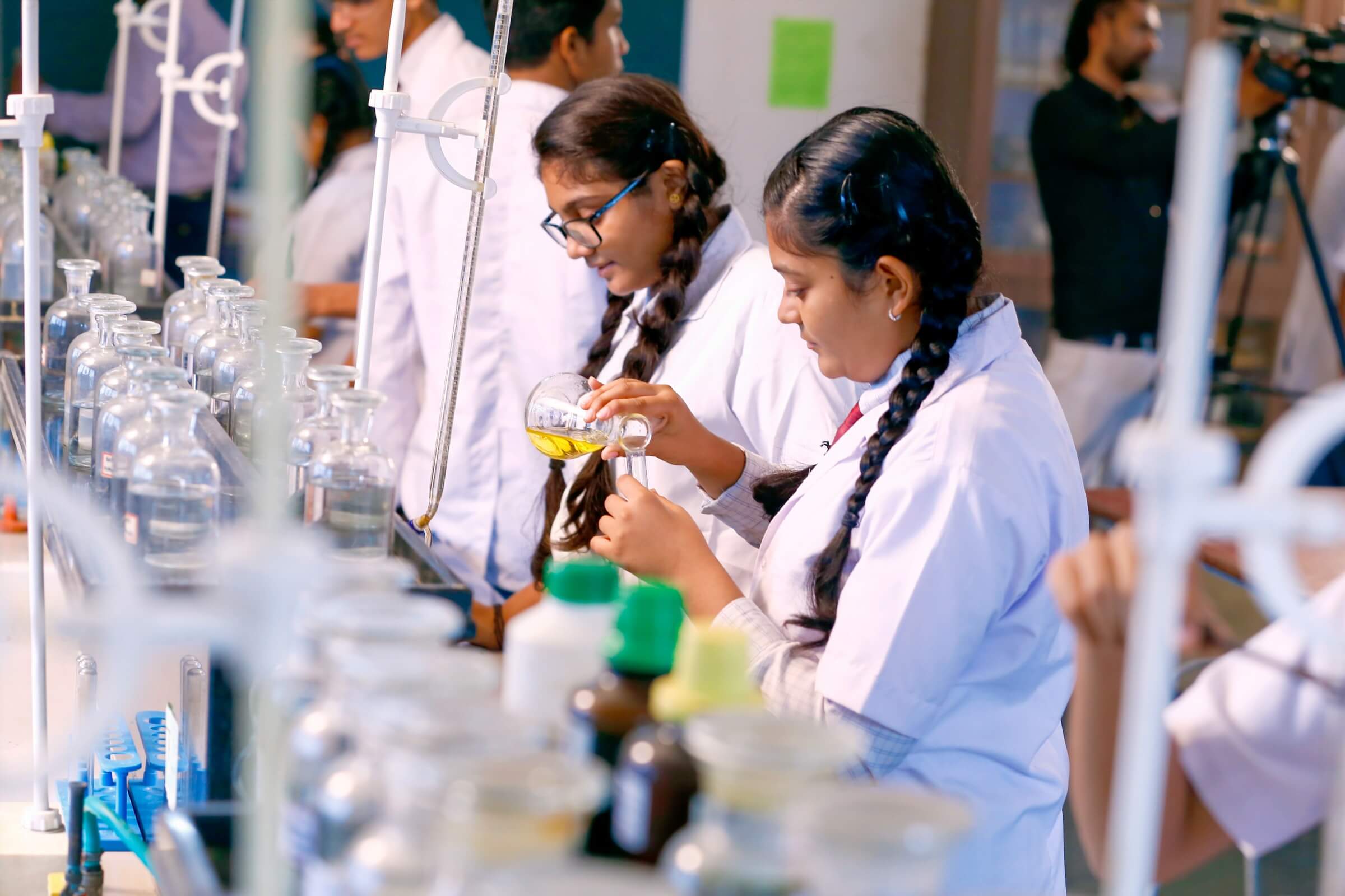 radiant_school_surat_science_labs (8)
